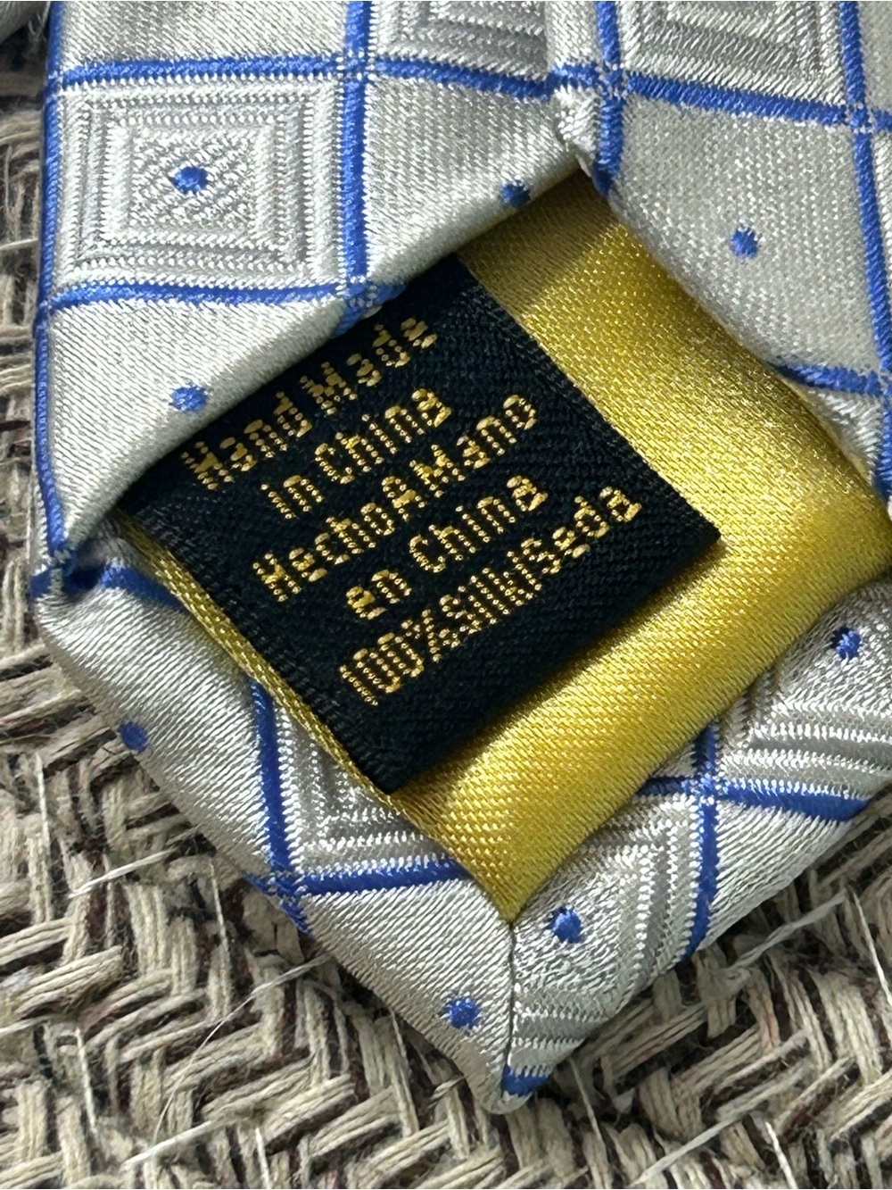 Donald J. Trump Signature Collection Men's Blue/White Silver Geometric Silk Tie - Picture 6 of 6